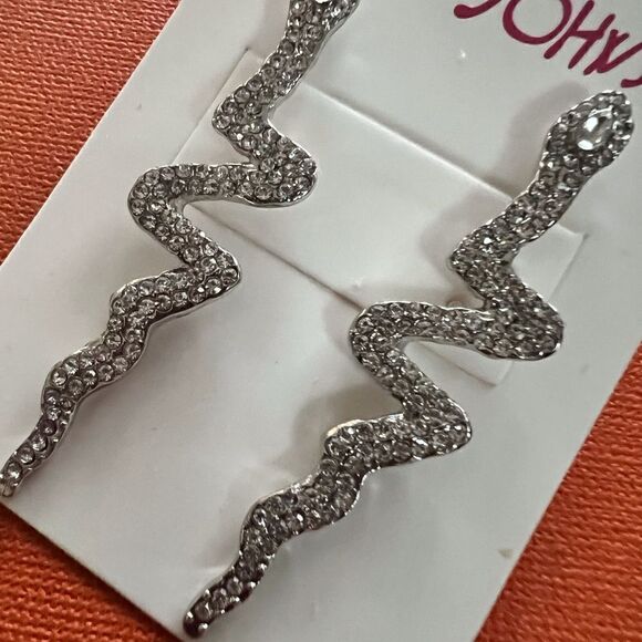 🐍 Betsey Johnson sparkling silver & crystal slithering snake earrings 🐍 - Picture 5 of 5